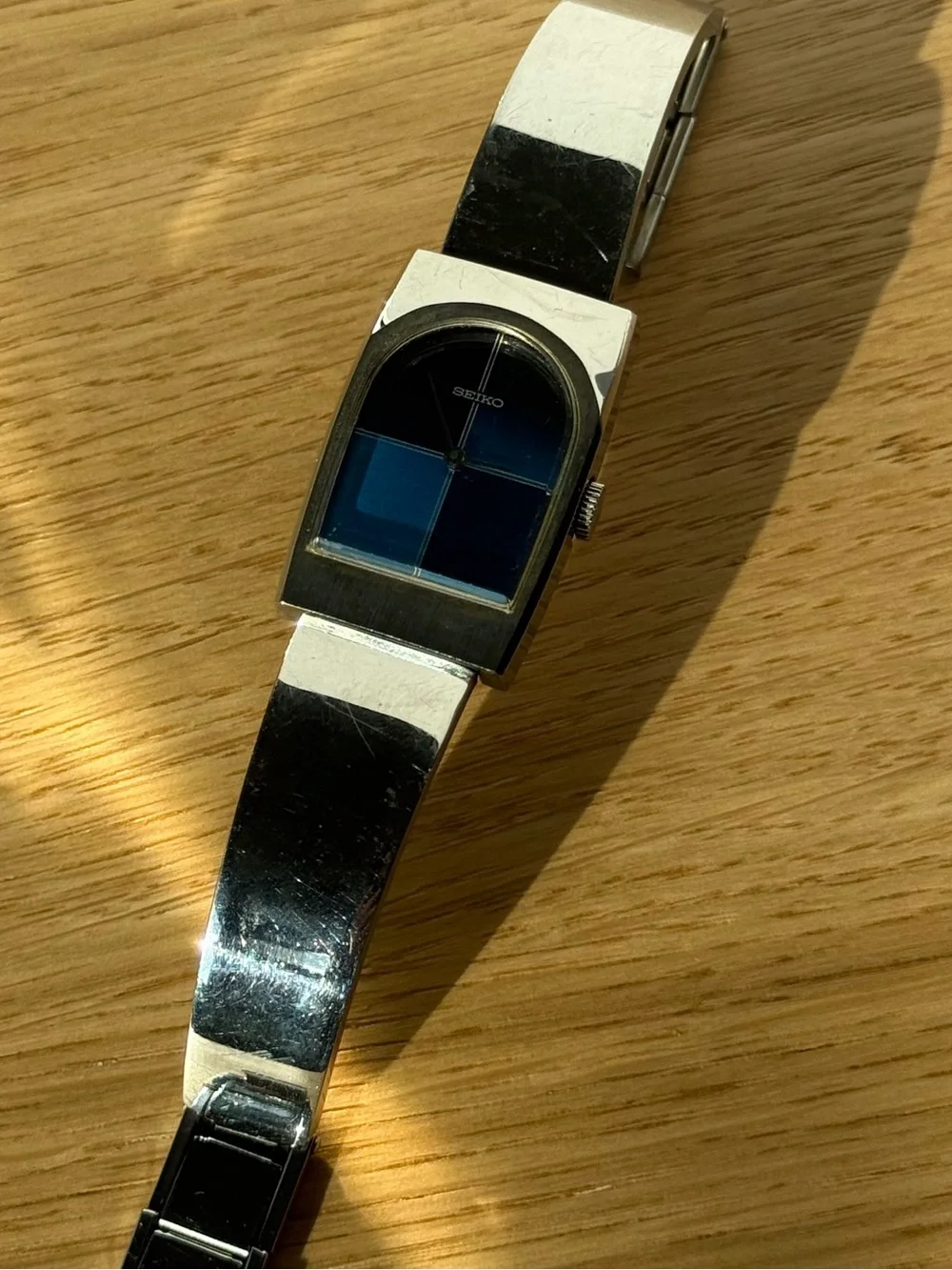 Vintage Seiko manual wind modernist watch. Ref 7302-710